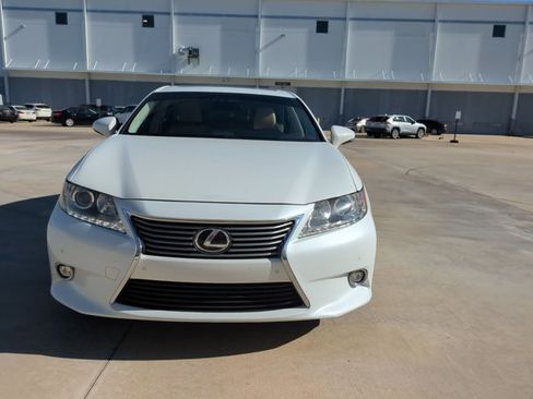 Used 2014 Lexus ES 350 w/ Luxury Package image 2