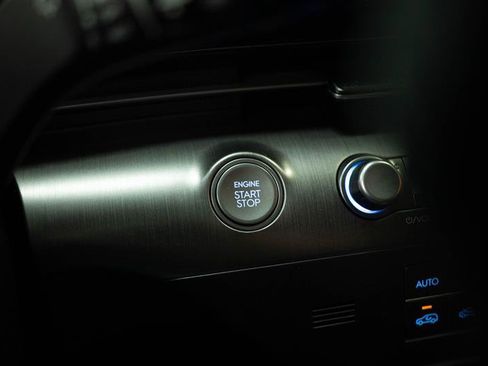 Used 2025 Hyundai Kona SEL FWD image 25