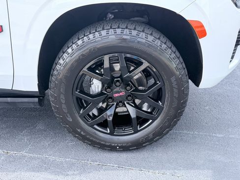 Used 2022 GMC Yukon AT4 w/ Technology Package AWD/4WD image 38