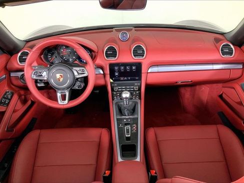 Used 2025 Porsche 718 Boxster image 11