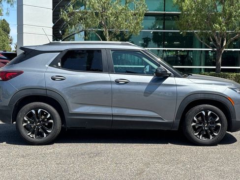 Used 2022 Chevrolet TrailBlazer LT w/ Confidence II Package FWD image 4