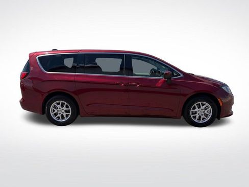 Used 2023 Chrysler Voyager LX FWD image 9