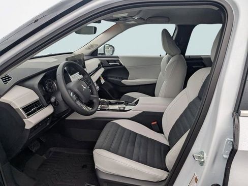 New 2026 Mitsubishi Outlander SE FWD image 19