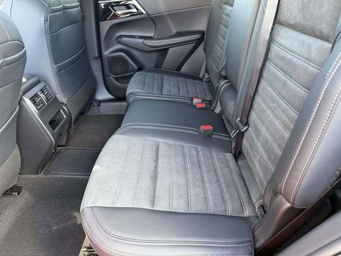 New 2025 Mitsubishi Outlander SE image 23