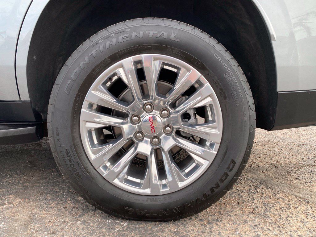 Used 2025 GMC Yukon Denali AWD/4WD image 34