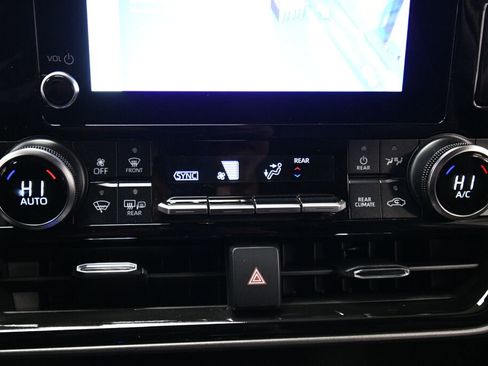 Certified 2024 Toyota Highlander LE image 15