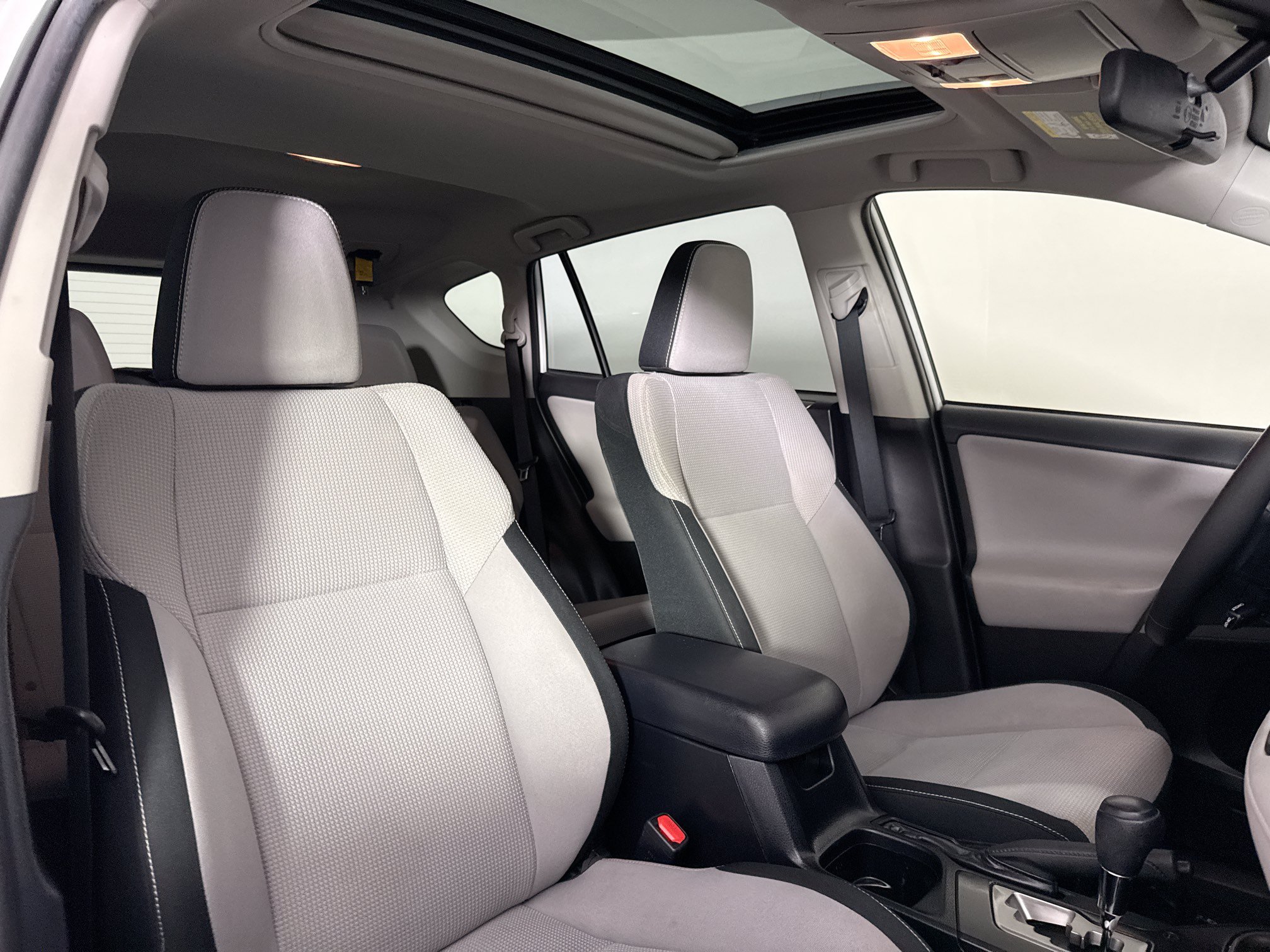 Used 2018 Toyota RAV4 XLE AWD/4WD image 36