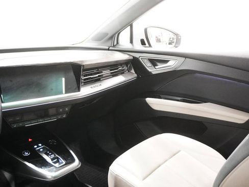 Used 2022 Audi Q4 e-tron Premium Plus w/ Premium Plus image 18