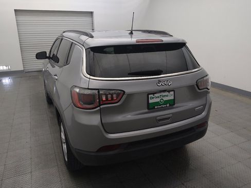 Used 2018 Jeep Compass Latitude FWD image 6