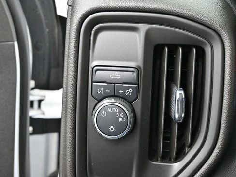Used 2022 Chevrolet Silverado 1500 Custom w/ Safety Confidence Package RWD image 26