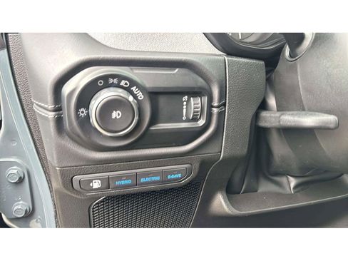 Used 2025 Jeep Wrangler Unlimited Sahara AWD/4WD image 20