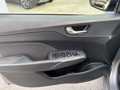 Used 2021 Hyundai Accent SE image 15