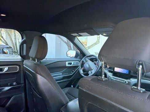 Used 2020 Ford Explorer XLT w/ Comfort Package image 12