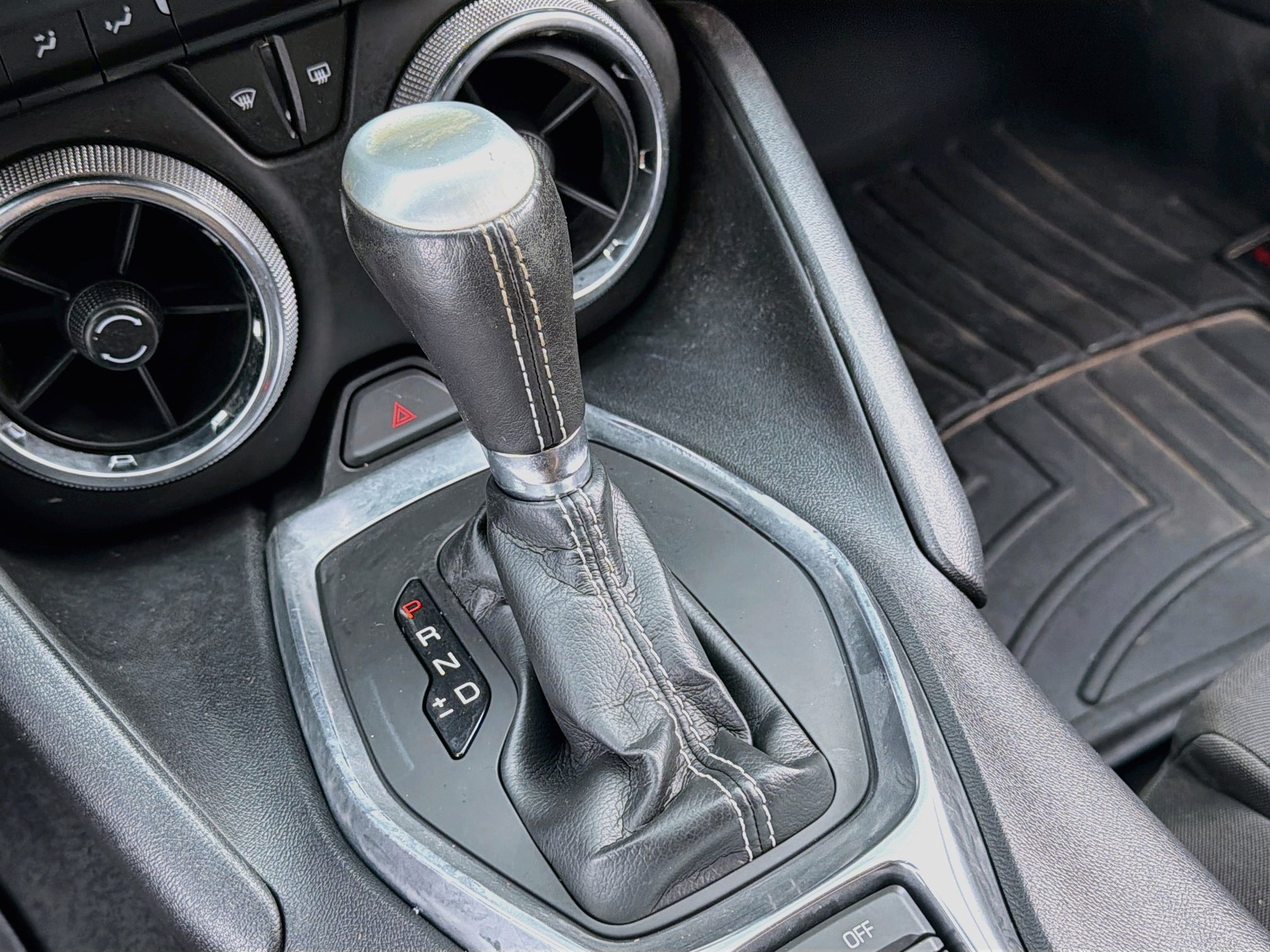 Used 2020 Chevrolet Camaro LT RWD image 14