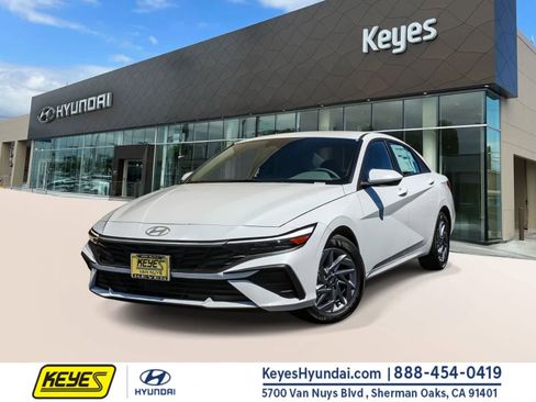 Certified 2025 Hyundai Elantra Hybrid FWD image 1