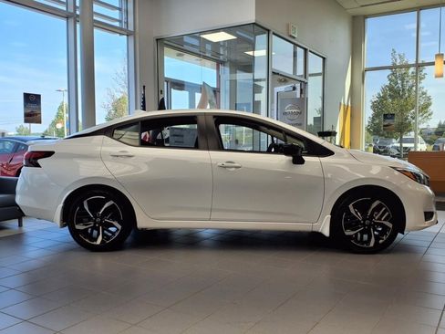 New 2025 Nissan Versa SR w/ Trunk Package image 2