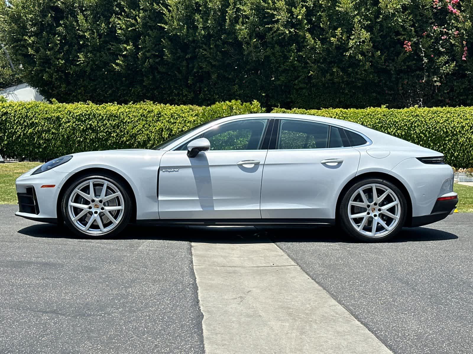 Certified 2025 Porsche Panamera 4 AWD/4WD image 2
