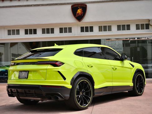 Used 2022 Lamborghini Urus image 4