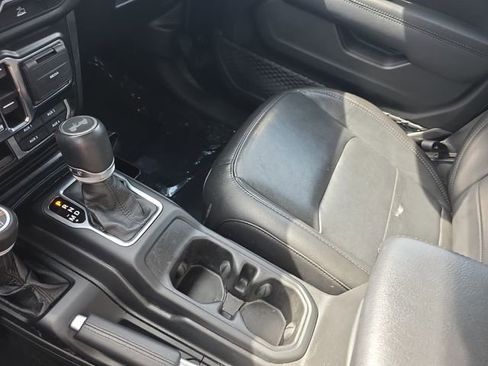 Used 2022 Jeep Wrangler Unlimited Sahara AWD/4WD image 25