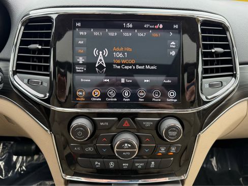 Used 2021 Jeep Grand Cherokee Limited w/ Luxury Group II image 16