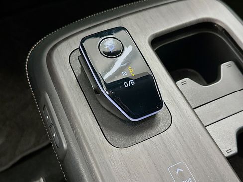 Used 2025 Nissan Ariya AWD image 25