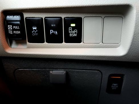 Certified 2017 Toyota Sienna XLE Premium AWD/4WD image 34