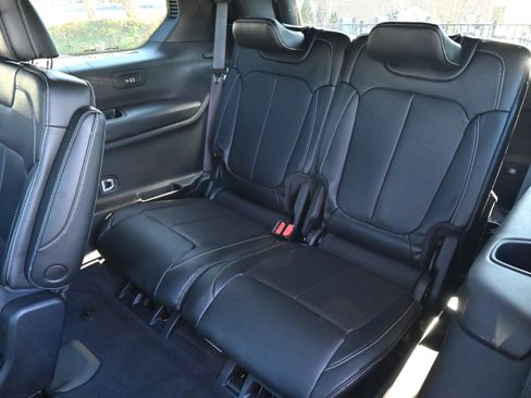 Used 2025 Jeep Grand Cherokee L Limited w/ Luxury Tech Group II AWD/4WD image 34