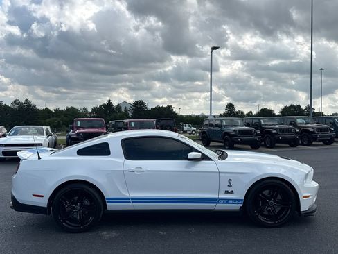 Used 2012 Ford Mustang Shelby GT500 w/ Electronics Pkg RWD image 3