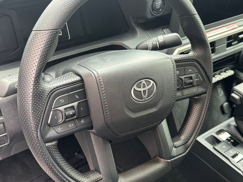 Used 2025 Toyota Tacoma SR AWD/4WD image 16