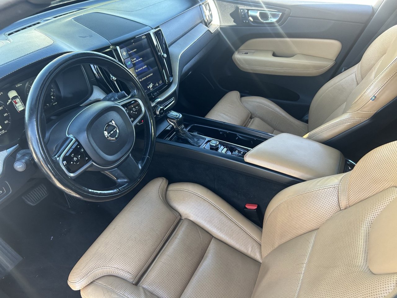 Used 2018 Volvo XC60 T6 Inscription w/ Luxury Seat Package AWD/4WD image 29