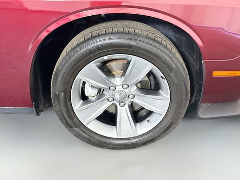 Used 2022 Dodge Challenger SXT RWD image 30