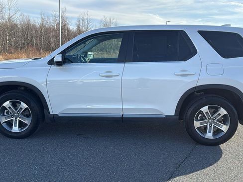 Used 2025 Honda Pilot EX-L image 12