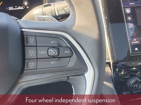 Used 2024 Jeep Grand Cherokee Altitude AWD/4WD image 19
