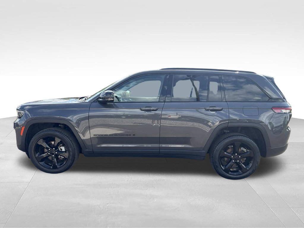 Certified 2024 Jeep Grand Cherokee Limited w/ Black Appearance Package AWD/4WD image 7