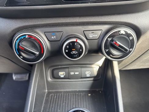 Used 2025 Hyundai Venue SE image 20