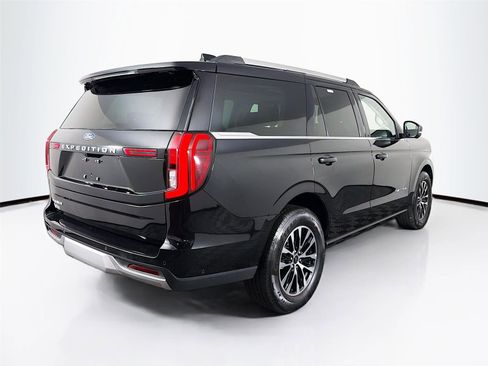 Used 2025 Ford Expedition Platinum image 7