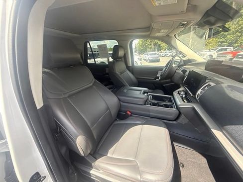 Used 2025 Ford Expedition Active AWD/4WD image 12