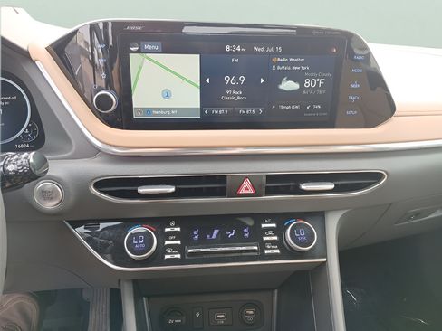 Used 2020 Hyundai Sonata Limited w/ Preferred Accessory Package FWD image 11