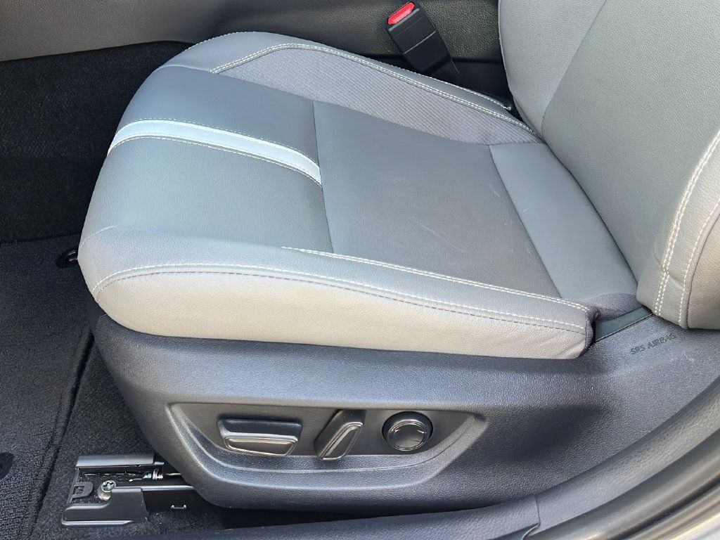 Used 2025 Toyota Camry SE FWD image 15
