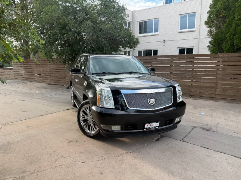 Used 2009 Cadillac Escalade AWD image 1