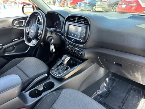 Used 2020 Kia Soul GT-Line FWD image 10