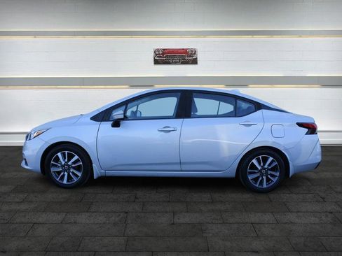 Used 2020 Nissan Versa SV image 4