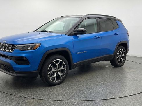 Used 2025 Jeep Compass Limited image 3