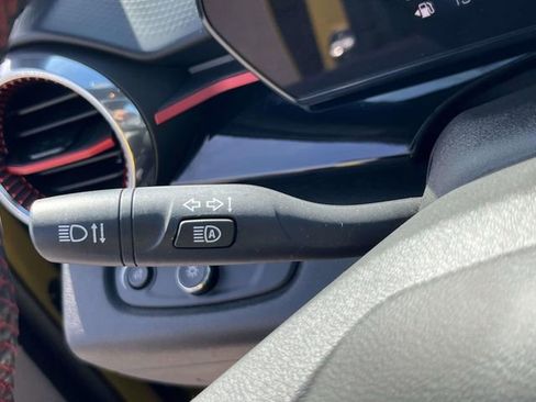 Certified 2024 Chevrolet Trax RS w/ Sunroof Package FWD image 22