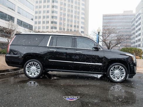 Used 2019 Cadillac Escalade ESV Platinum image 8