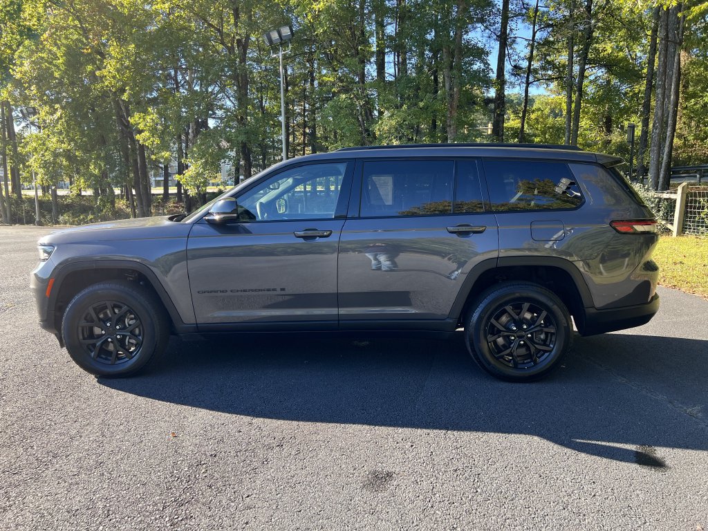 Used 2024 Jeep Grand Cherokee L Laredo AWD/4WD image 6