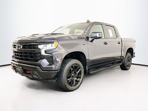 Used 2024 Chevrolet Silverado 1500 LT Trail Boss w/ Convenience Package II image 3