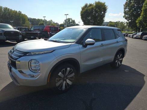 Used 2025 Mitsubishi Outlander SE AWD/4WD image 9