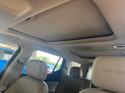 Used 2023 GMC Acadia Denali w/ Denali Ultimate Package AWD/4WD image 19