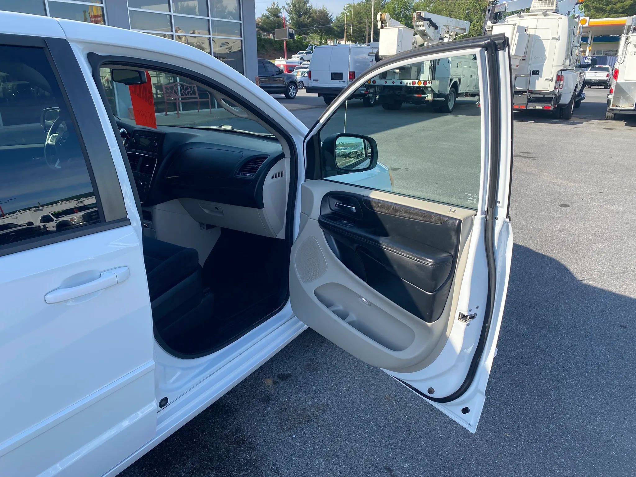 Used 2015 Dodge Grand Caravan SE w/ Quick Order Package 29E SE FWD image 19